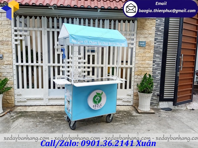 xe bán bánh mì chả cá lưu động