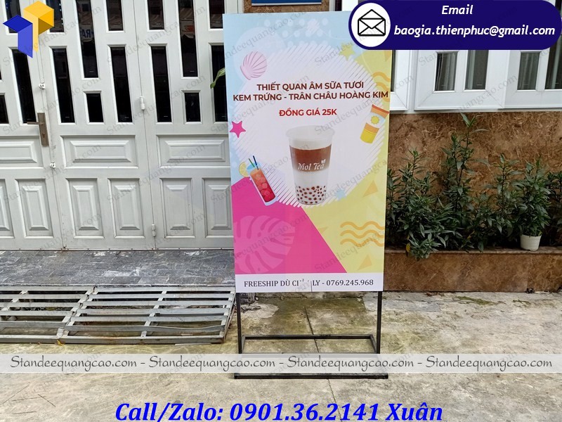 standee khung sắt hai mặt
