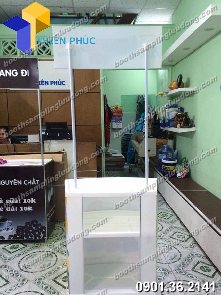 lam booth nhua quang cao gia re.jpg