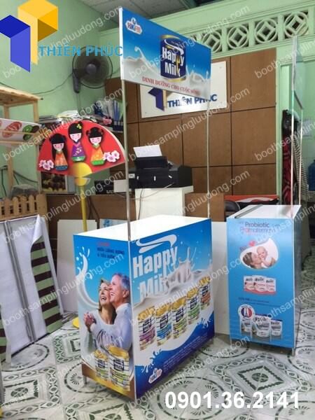 lam booth ban hang sieu thi.jpg