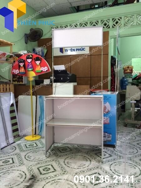 quay ban hang bang khung sat.jpg