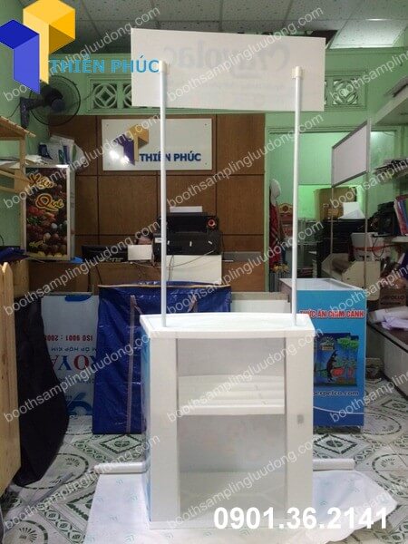 mat sau booth ban hang tien ich.jpg