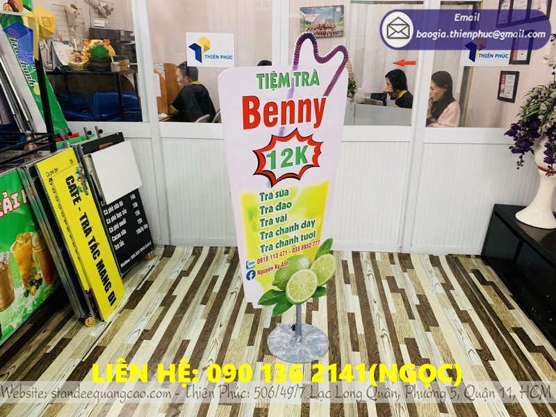 standee chân sắt ngoài trời