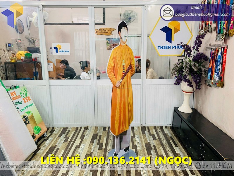 standee hình người